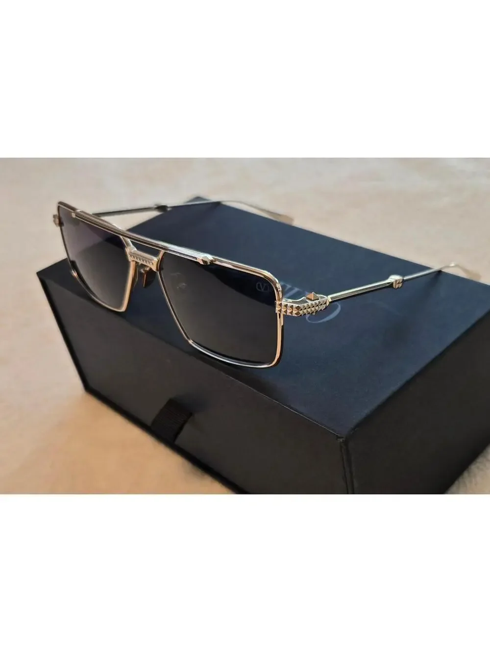 Authentic Valentino V-SEI VLS-111A Gold Titanium Luxury Aviator Sunglasses Japan